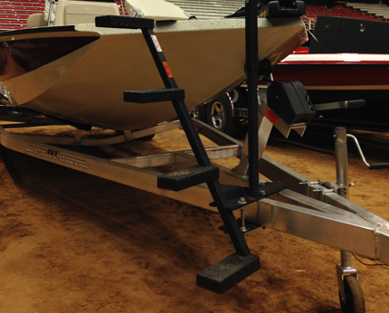 With ESS4 you can load or unload everyone and everything on or off of your boat safely and easily